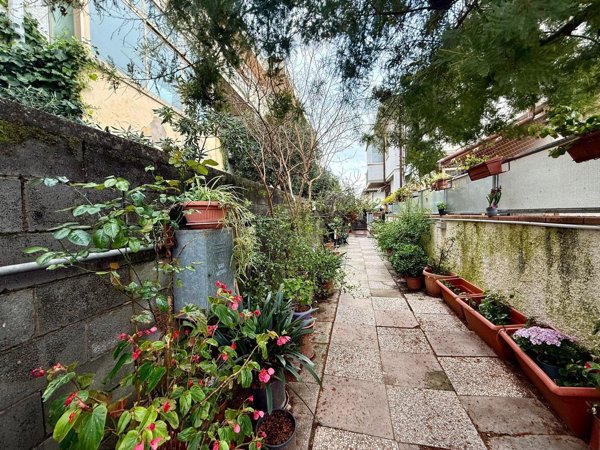 casa indipendente in vendita a Viareggio in zona Torre del Lago