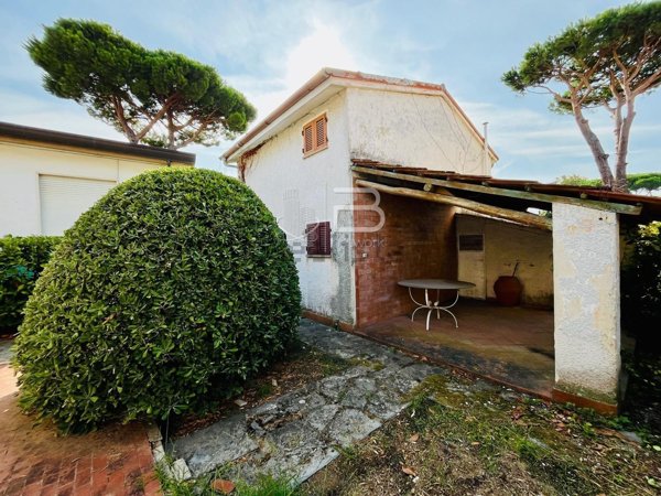 casa indipendente in vendita a Viareggio in zona Torre del Lago