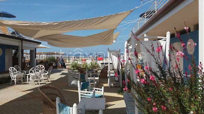 negozio in vendita a Viareggio in zona Centro Storico