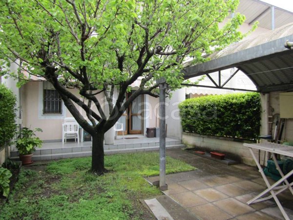 casa indipendente in vendita a Viareggio