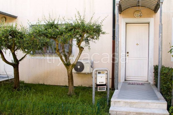 casa indipendente in vendita a Viareggio