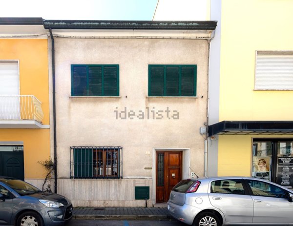 casa indipendente in vendita a Viareggio
