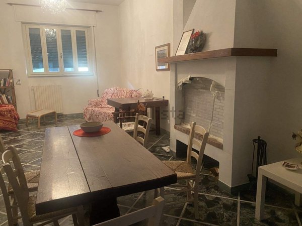 casa indipendente in vendita a Viareggio