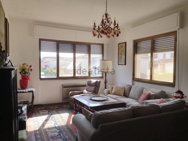 casa indipendente in vendita a Viareggio in zona Centro Storico