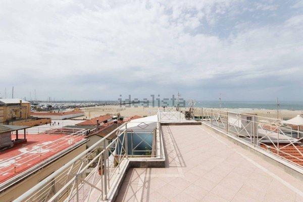 casa indipendente in vendita a Viareggio