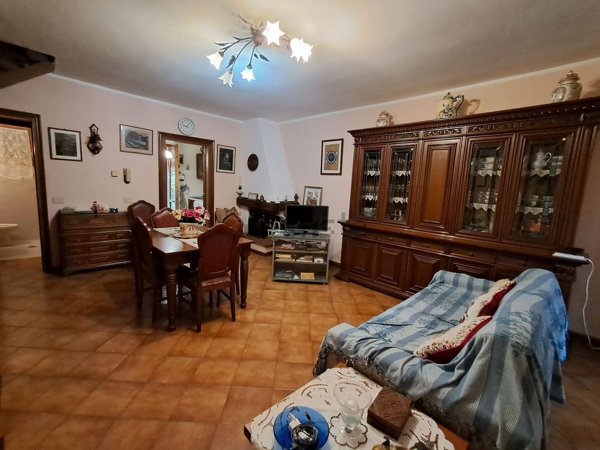 casa indipendente in vendita a Viareggio