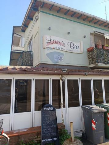 negozio in vendita a Viareggio in zona Campo d'Aviazione