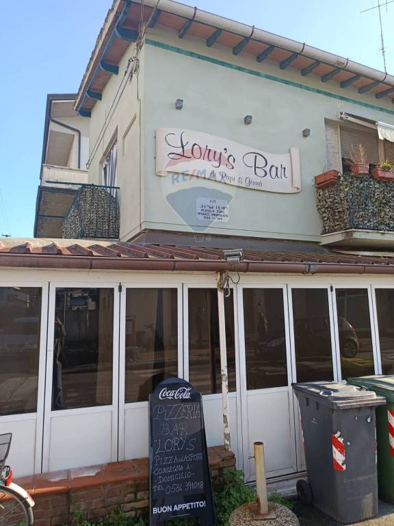 negozio in vendita a Viareggio in zona Campo d'Aviazione