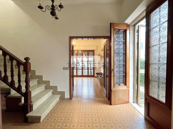 casa indipendente in vendita a Viareggio