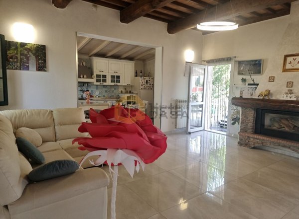 casa indipendente in vendita a Viareggio