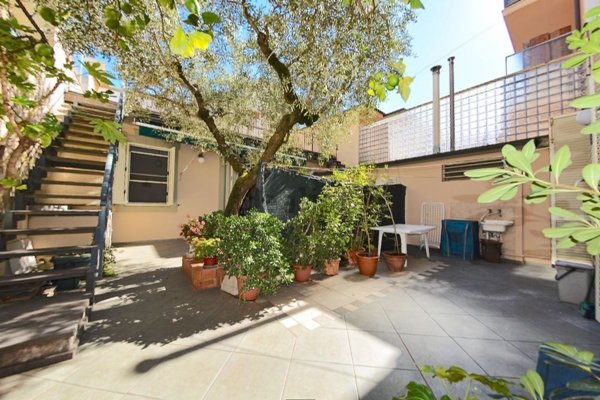 casa indipendente in vendita a Viareggio