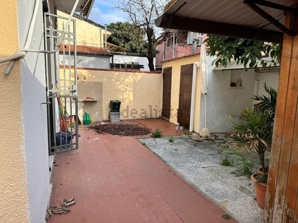 casa indipendente in vendita a Viareggio in zona Don Bosco