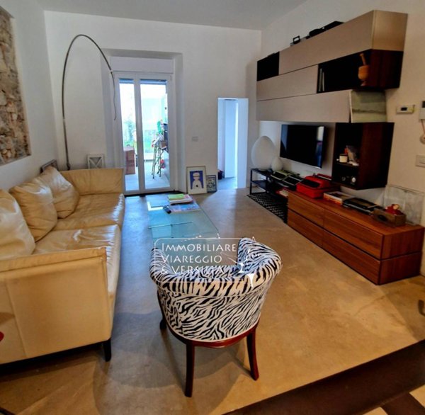 casa indipendente in vendita a Viareggio
