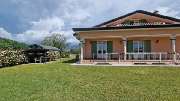 casa indipendente in vendita a Viareggio in zona Migliarina