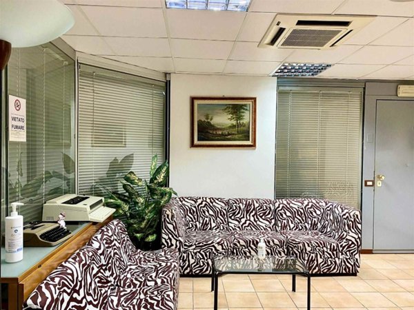 ufficio in vendita a Viareggio in zona Migliarina