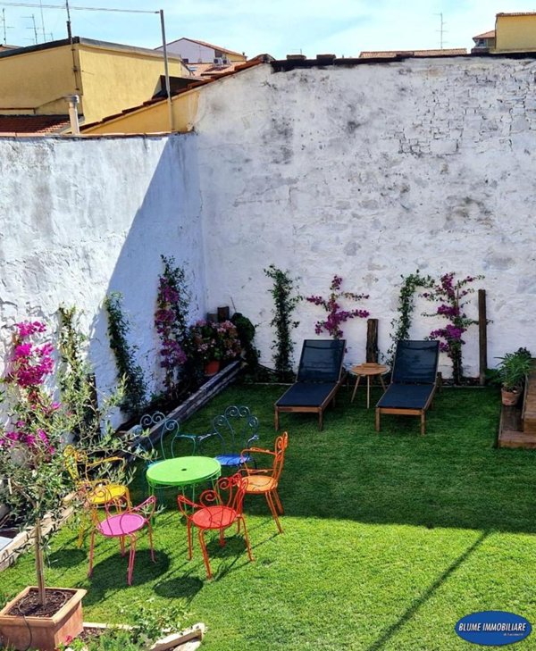 casa indipendente in vendita a Viareggio