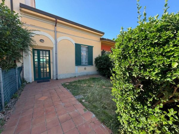 casa indipendente in vendita a Viareggio in zona Torre del Lago
