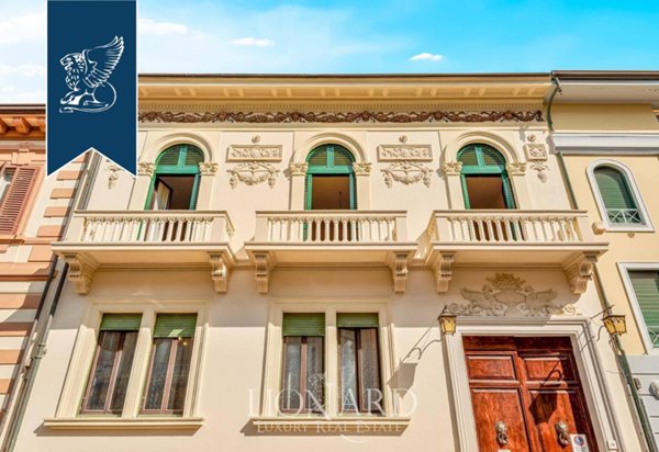 casa indipendente in vendita a Viareggio