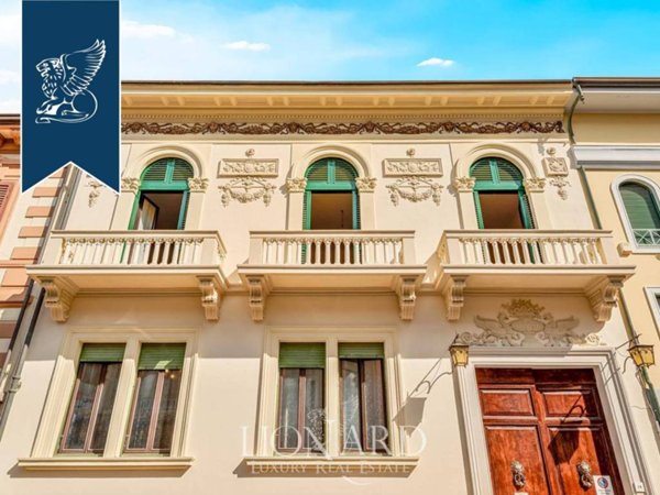 casa indipendente in vendita a Viareggio