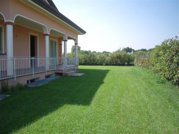 casa indipendente in vendita a Viareggio in zona Migliarina