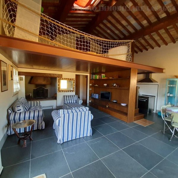 casa indipendente in vendita a Viareggio