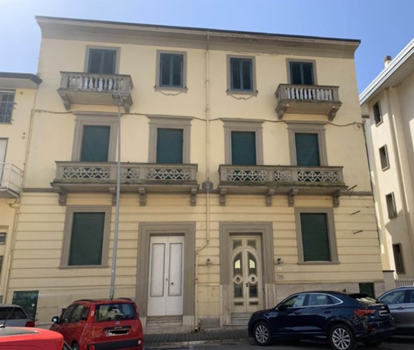 casa indipendente in vendita a Viareggio