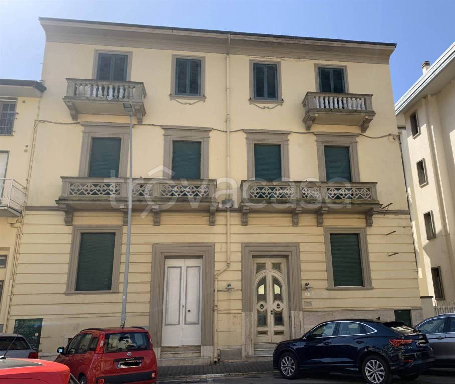 casa indipendente in vendita a Viareggio