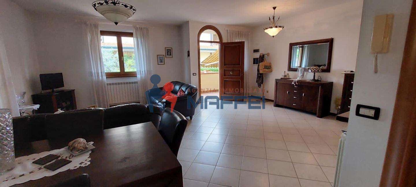 casa indipendente in vendita a Viareggio