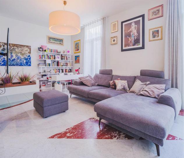 casa indipendente in vendita a Viareggio