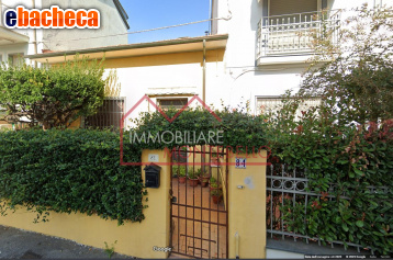 casa indipendente in vendita a Viareggio