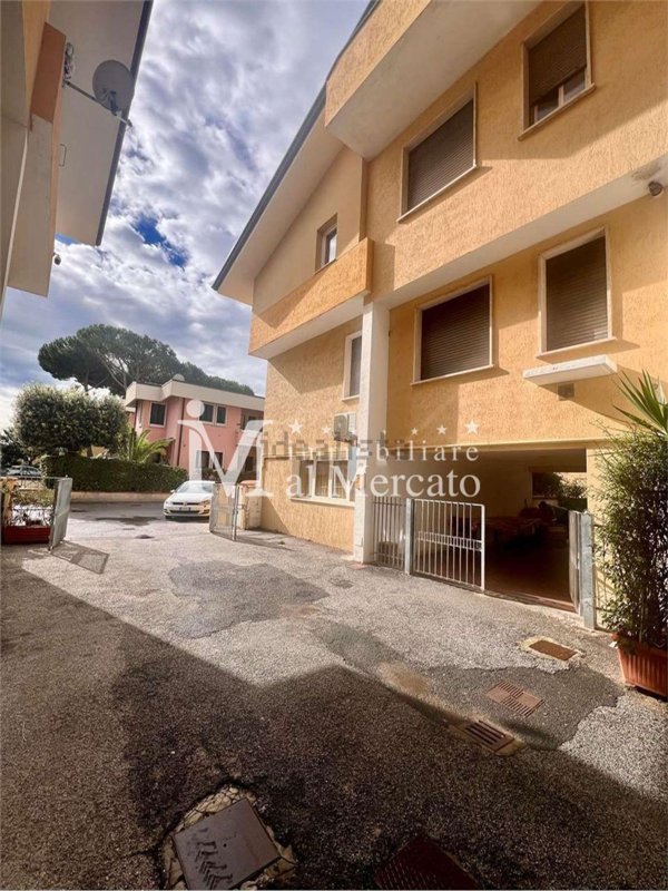 casa indipendente in vendita a Viareggio in zona Torre del Lago