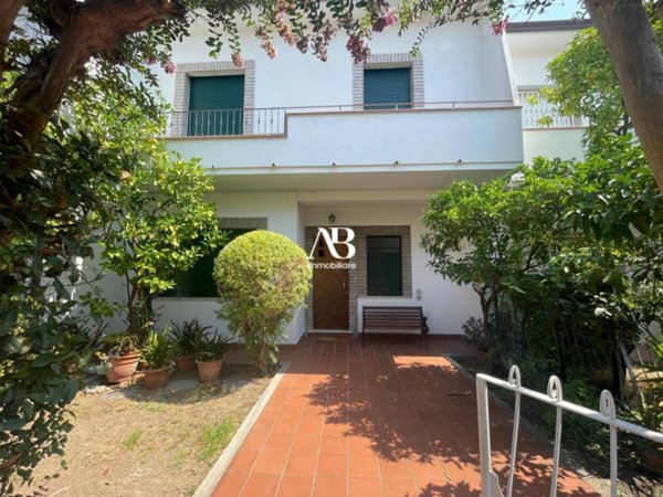 casa indipendente in vendita a Viareggio in zona Marco Polo