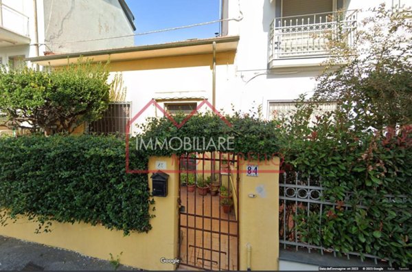 casa indipendente in vendita a Viareggio
