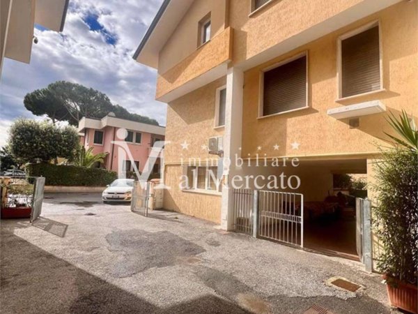 casa indipendente in vendita a Viareggio in zona Torre del Lago