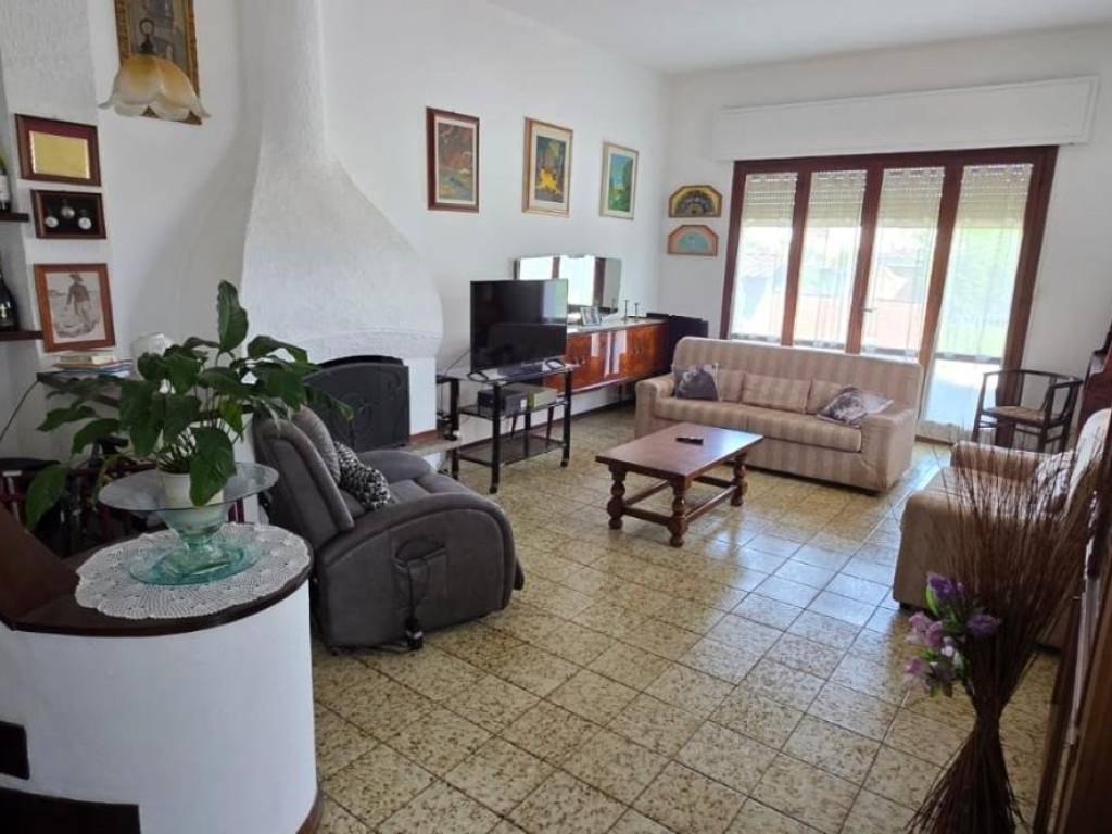 casa indipendente in vendita a Viareggio in zona Migliarina