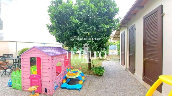 intera palazzina in vendita a Viareggio in zona Don Bosco