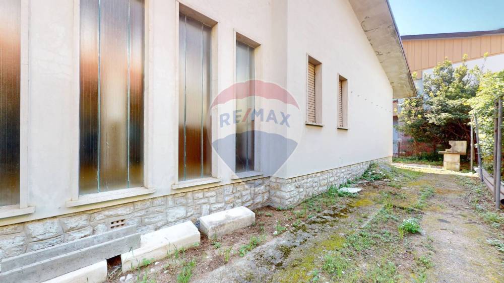casa indipendente in vendita a Viareggio in zona Torre del Lago