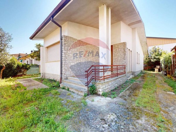 casa indipendente in vendita a Viareggio in zona Torre del Lago