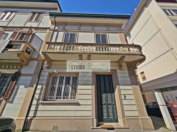 casa semindipendente in vendita a Viareggio in zona Centro Storico