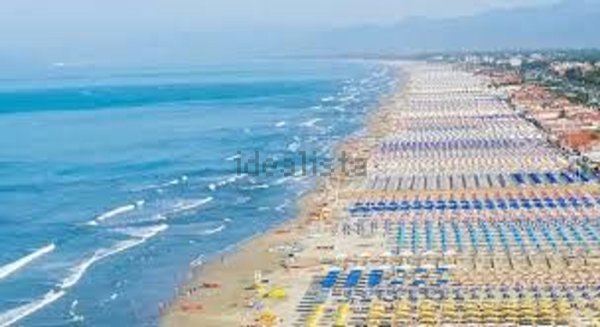 casa indipendente in vendita a Viareggio