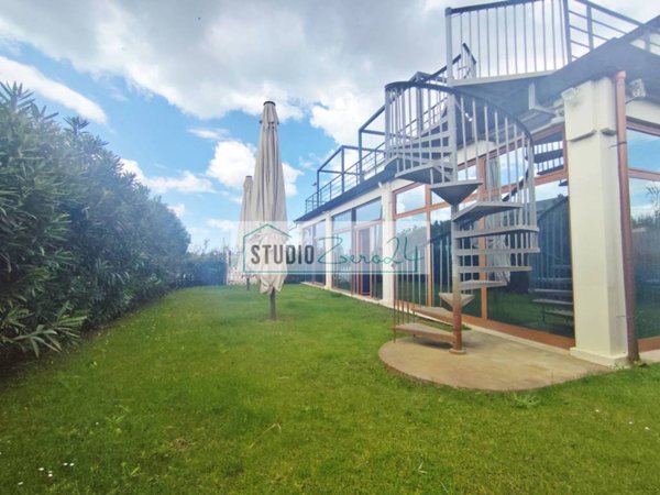 negozio in vendita a Viareggio in zona Torre del Lago