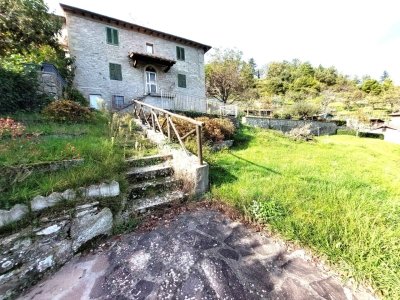 casa indipendente in vendita a Viareggio