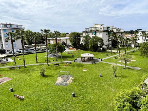 appartamento in vendita a Viareggio in zona Campo d'Aviazione