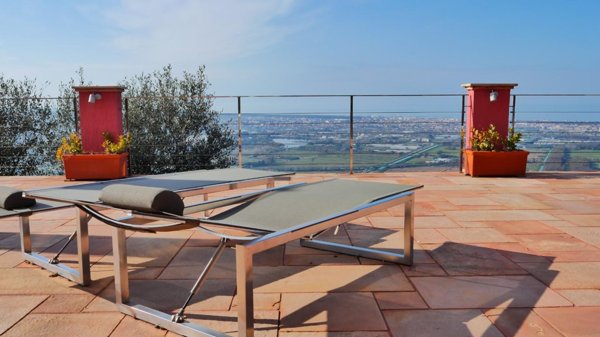 casa indipendente in vendita a Viareggio