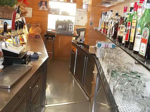 negozio in vendita a Viareggio in zona Campo d'Aviazione