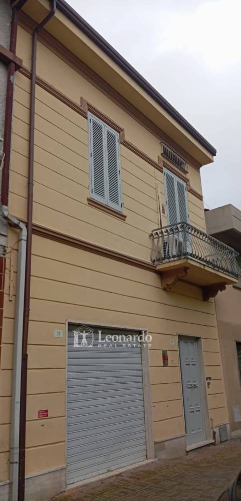 casa indipendente in vendita a Viareggio in zona Torre del Lago
