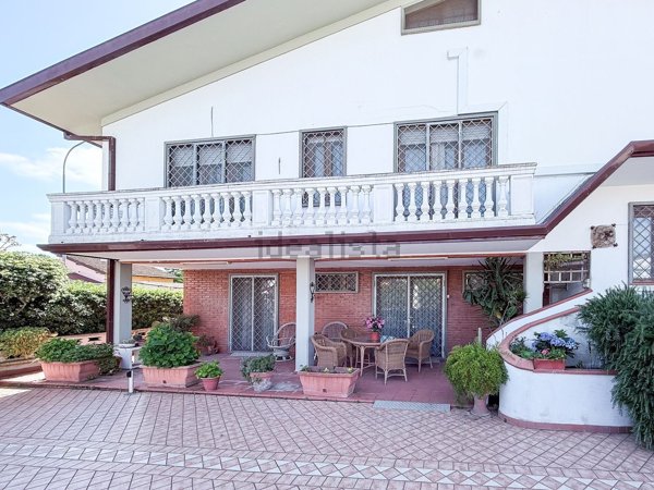 casa indipendente in vendita a Viareggio in zona Torre del Lago
