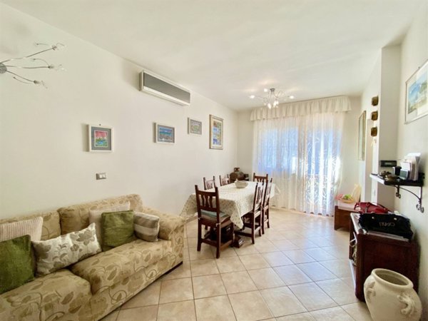 casa indipendente in vendita a Viareggio in zona Torre del Lago