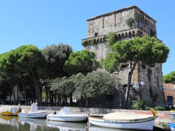 negozio in vendita a Viareggio