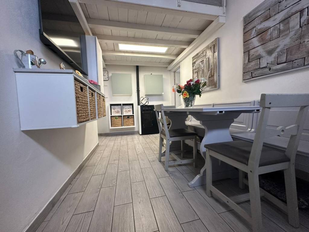 casa indipendente in vendita a Viareggio in zona Lago Mare